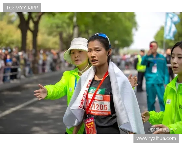 马拉松赛前赛中赛后饮食全攻略帮助提升跑步表现和恢复速度
